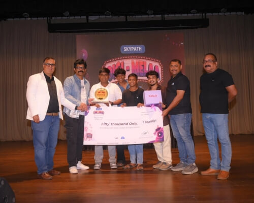 DigiMelaa winning team receiving their cash prize cheque and gift hamper from Skypath Digital's team on stage 